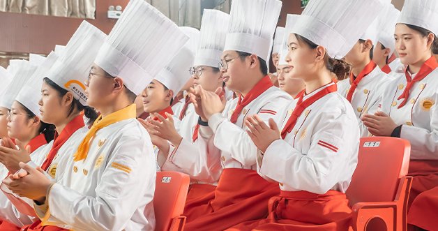 继续了解因此